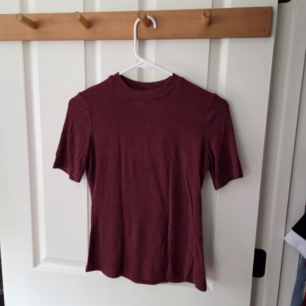 Mock Neck Ribbed Short Sleeve Tee - Dark Red